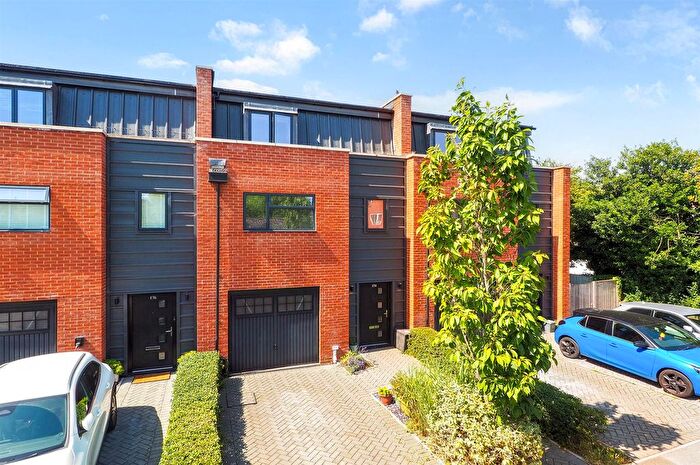 3 Bedroom Town House For Sale In South Street, Andover, SP10