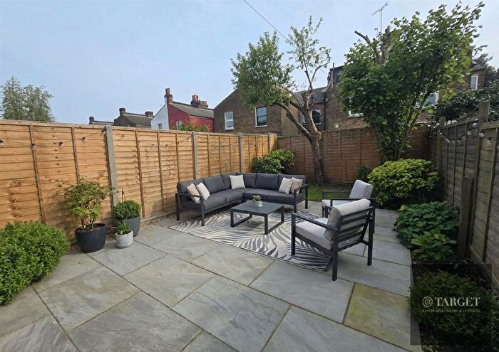 2 Bedroom Flat To Rent In Drayton Road, N17