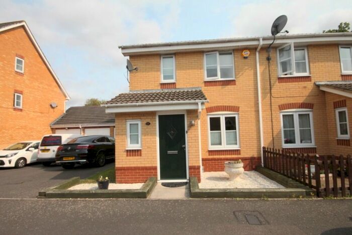 3 Bedroom Semi-Detached House To Rent In Morgan Close, Luton, LU4