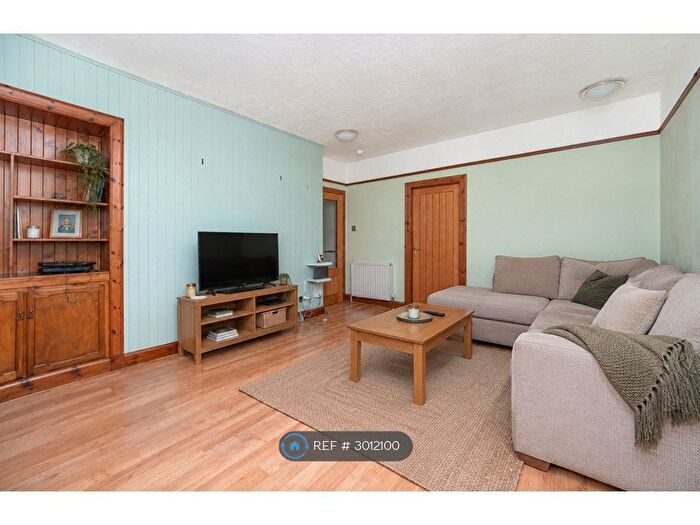 2 Bedroom Flat To Rent In Beatty Crescent, Kirkcaldy, KY1