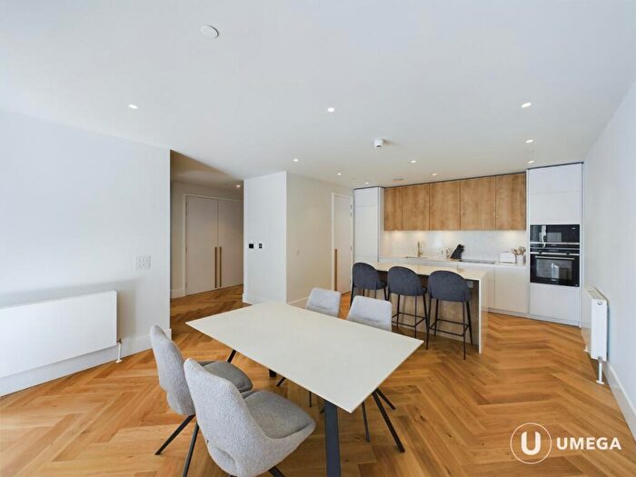 2 Bedroom Apartment To Rent In St James Place, New Town, Edinburgh, EH1