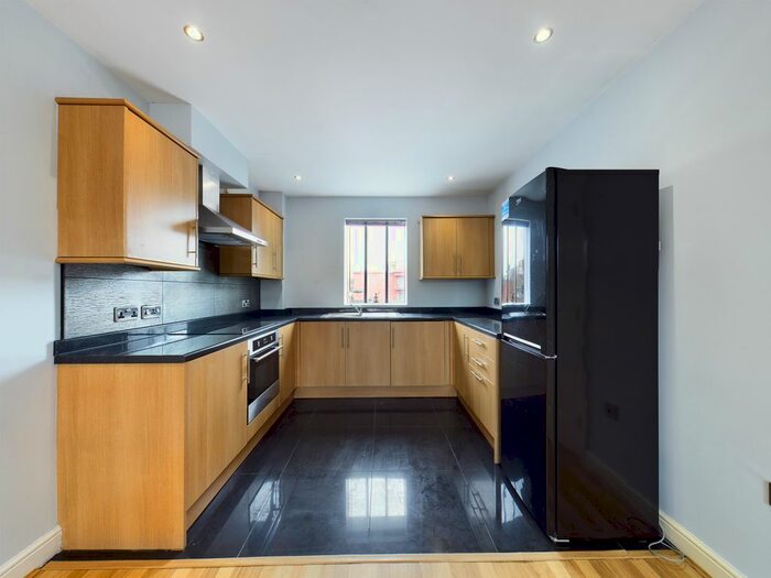 1 Bedroom Flat To Rent In The Dock House, Dock Street, HU1