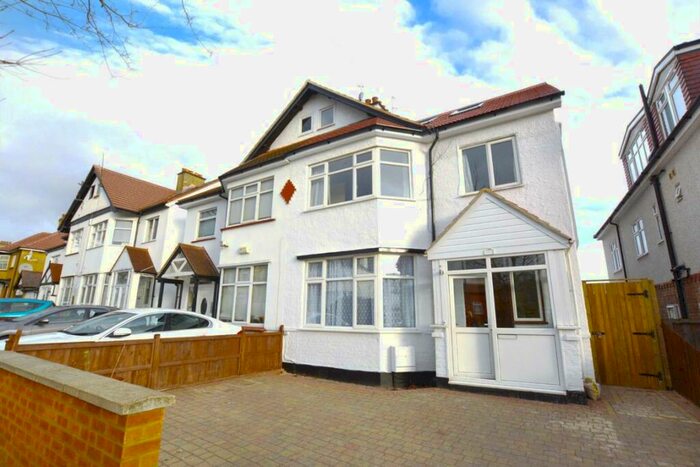 5 Bedroom Semi-Detached House To Rent In Neeld Crescent, London, NW4