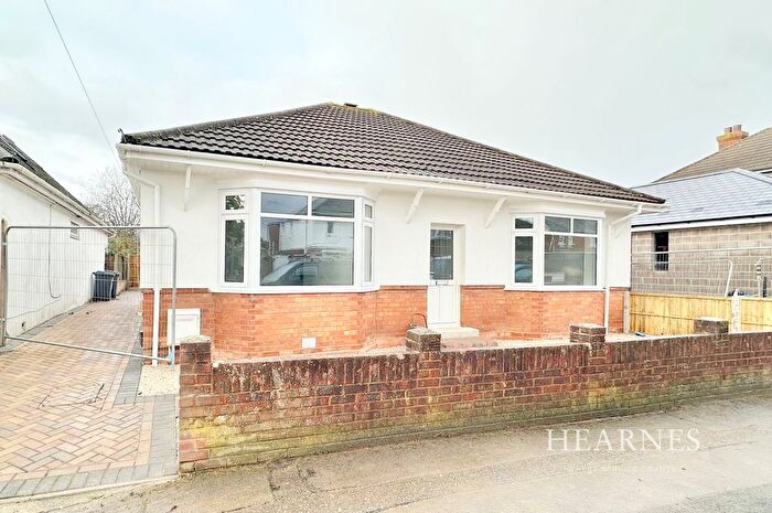 4 Bedroom Detached House For Sale In Ensbury Avenue, Bournemouth, BH10