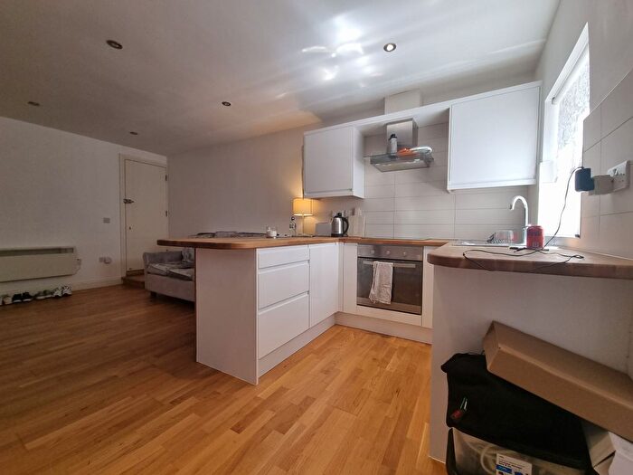 1 Bedroom Flat To Rent In Clapham Park Road, London, SW4