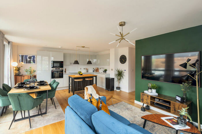 3 Bedroom Penthouse To Rent In Hope Quay, Rope Walk, BS1