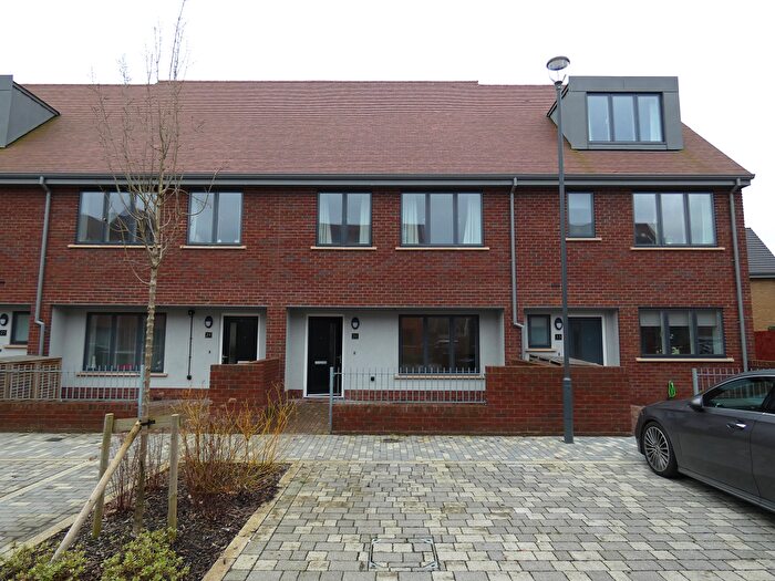 3 Bedroom Property To Rent In Towpath Crescent, Sheerwater, GU21