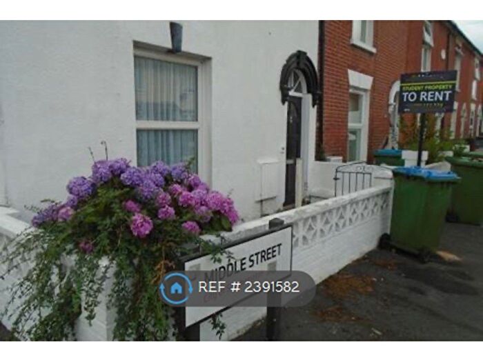 4 Bedroom Semi-Detached House To Rent In Middle Street, Southampton, SO14