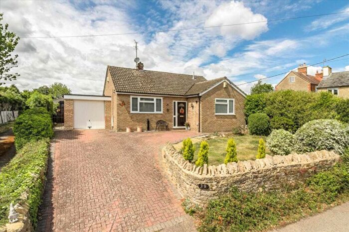 3 Bedroom Bungalow For Sale In Castle Road, Lavendon, MK46