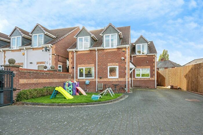 3 Bedroom Detached House For Sale In Farley Road, West Bromwich, B70