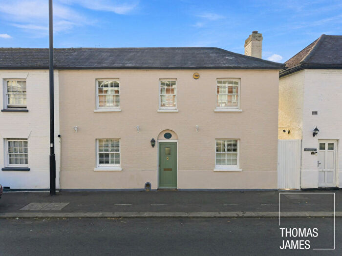 2 Bedroom Cottage For Sale In Hoppers Road, London, N21