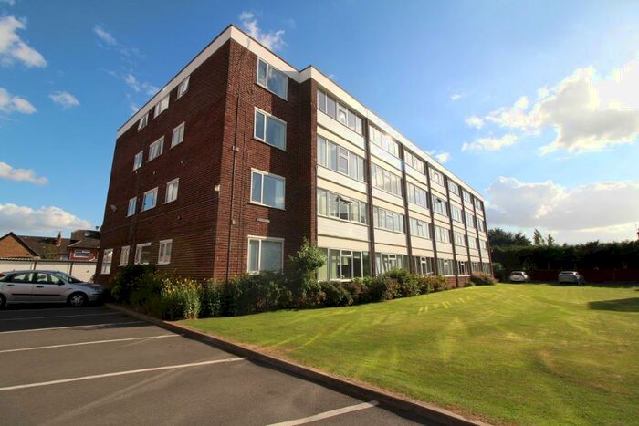 2 Bedroom Flat To Rent In The Poplars, Rectory Road, West Bridgford, NG2