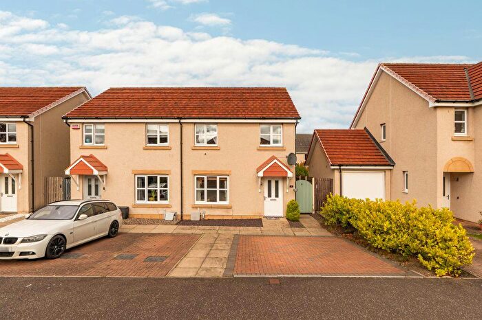 3 Bedroom Semi-detached Villa For Sale In Hillend Place, Winchburgh, EH52