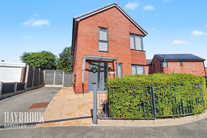 3 Bedroom Detached House For Sale In The Avenue, Pilley, S75