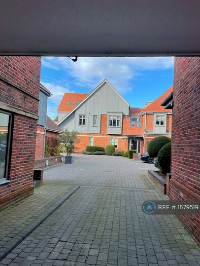 2 Bedroom Flat To Rent In Manor Road, Essex, IG7