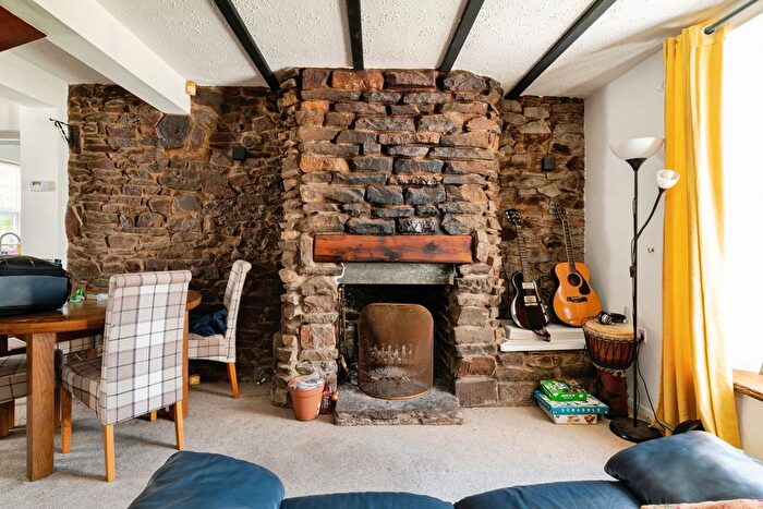 2 Bedroom End Terrace House For Sale In Kingsfield Lane, Hanham, Bristol, Gloucestershire, BS15