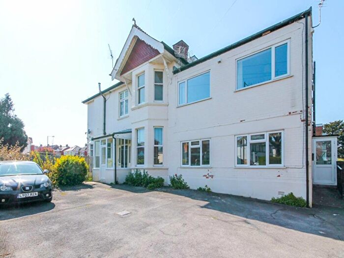 2 Bedroom Flat To Rent In Southbourne Road, Southbourne, Bournemouth, BH6