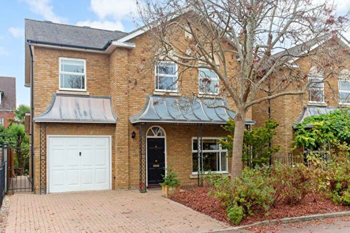 4 Bedroom Detached House To Rent In Savery Drive, Surrey, KT6