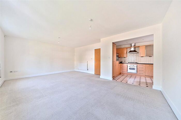 2 Bedroom Flat To Rent In Chartergate, Boltro Road, RH16
