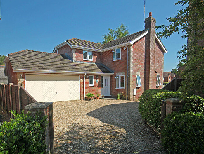 4 Bedroom Detached House For Sale In Apple Tree Road, Alderholt, SP6