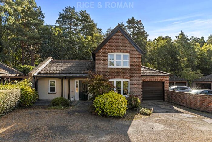 3 Bedroom Retirement Property For Sale In Mytchett Heath, Camberley, GU16
