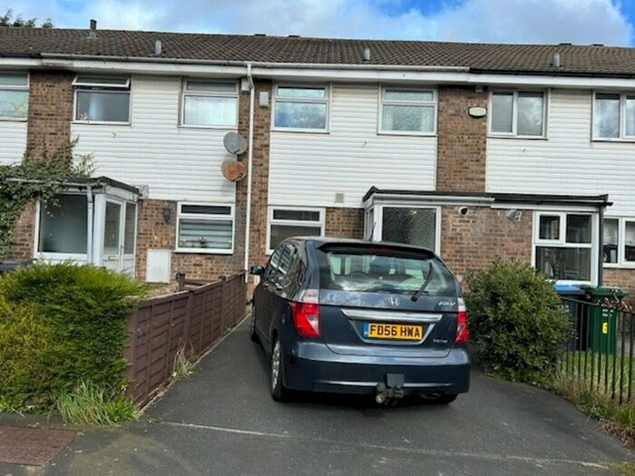 2 Bedroom Town House To Rent In Pentland Avenue, Clayton, BD14