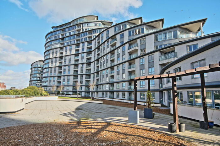2 Bedroom Flat To Rent In Station Approach, Woking, GU22