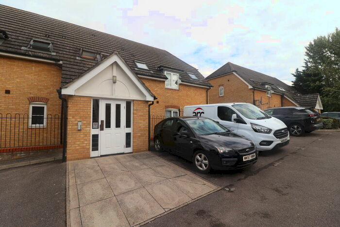 2 Bedroom Flat To Rent In Czarina Rise, Basildon, SS15