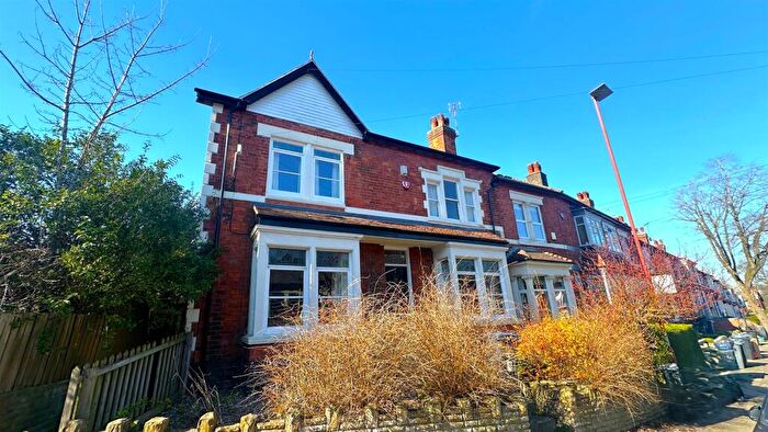 3 Bedroom End Of Terrace House For Sale In Ashmore Road, Cotteridge, Birmingham, B30
