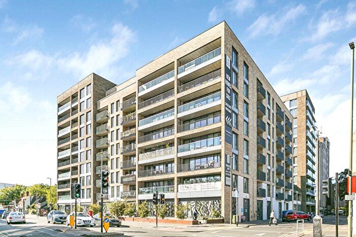 2 Bedroom Flat To Rent In Fairfield Avenue, Staines-Upon-Thames, Surrey, TW18