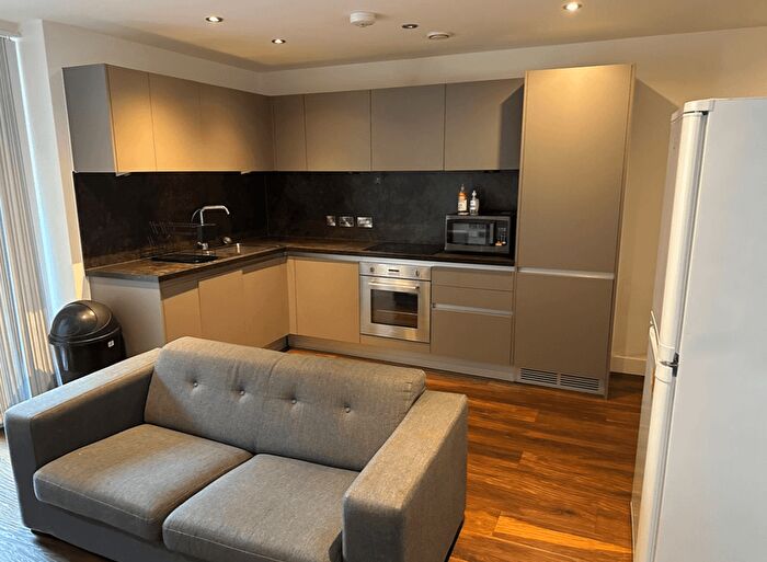 2 Bedroom Flat To Rent In Borough Hill, Croydon, CR0