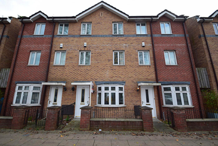 1 Bedroom Town House To Rent In Stretford Road, Hulme, Manchester., M15