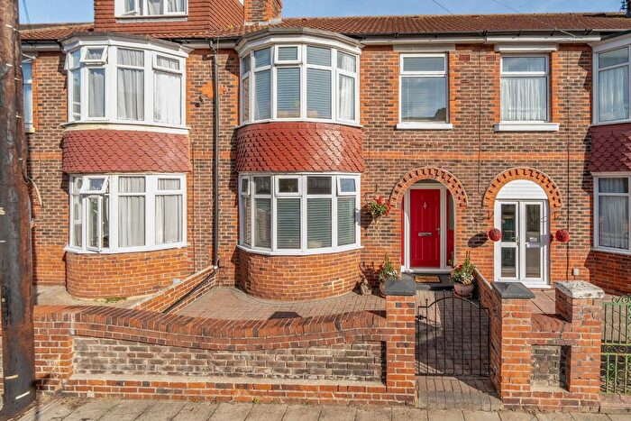 3 Bedroom Terraced House For Sale In Jenkins Grove, Portsmouth, PO3