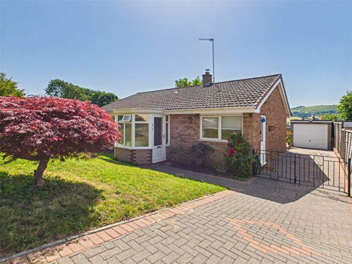 2 Bedroom Bungalow For Sale In Glynfield Rise, Ebley, Stroud, Gloucestershire, GL5