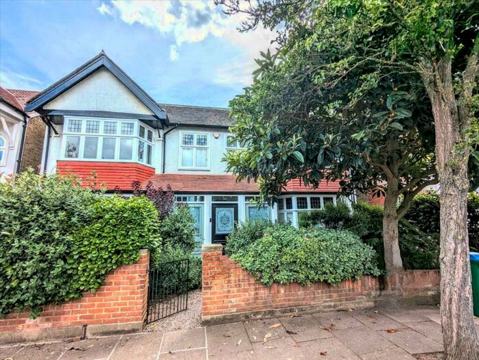 3 Bedroom Maisonette To Rent In Madrid Road, London, SW13