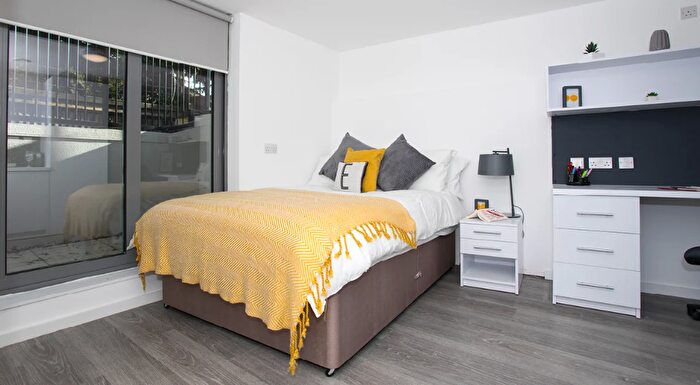 1 Bedroom Studio To Rent In Popes Lane, Ealing, London, W5