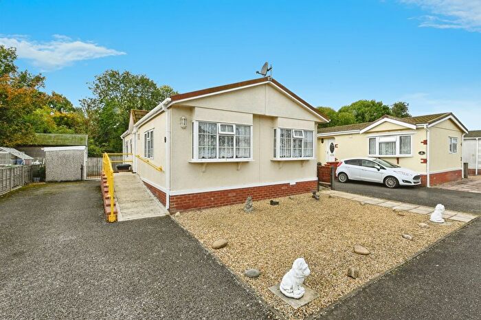 2 Bedroom Mobile/park Home For Sale In Plumtree Mobile Home Park, Marham, King's Lynn, PE33