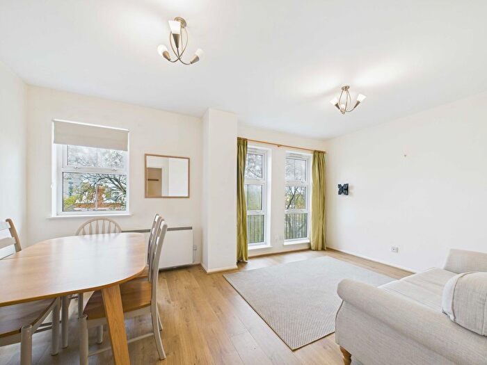 2 Bedroom Flat To Rent In Bridgeview Court, Grange Road, London, SE1