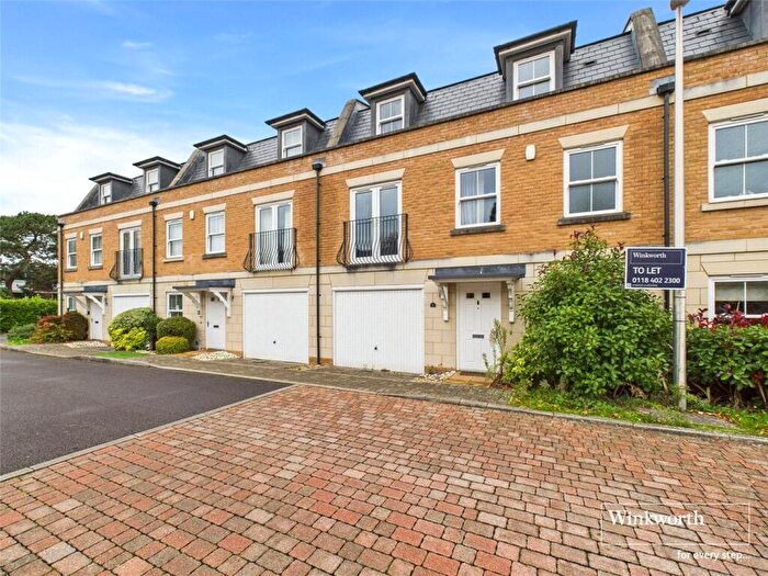 4 Bedroom Town House For Sale In Haden Square, Reading, Berkshire, RG1
