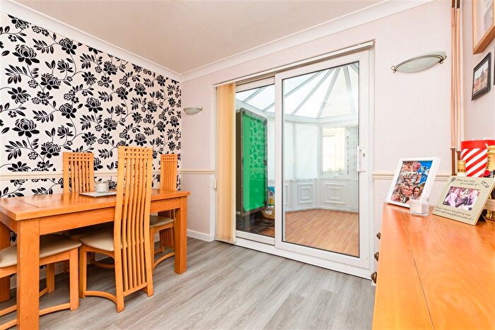 3 Bedroom Semi Detached House For Sale In Edgar Road, Kemsing, Sevenoaks, Kent, TN15