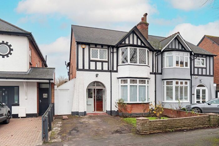 4 Bedroom Semi Detached House For Sale In Russell Road, Hall Green, West Midlands, B28