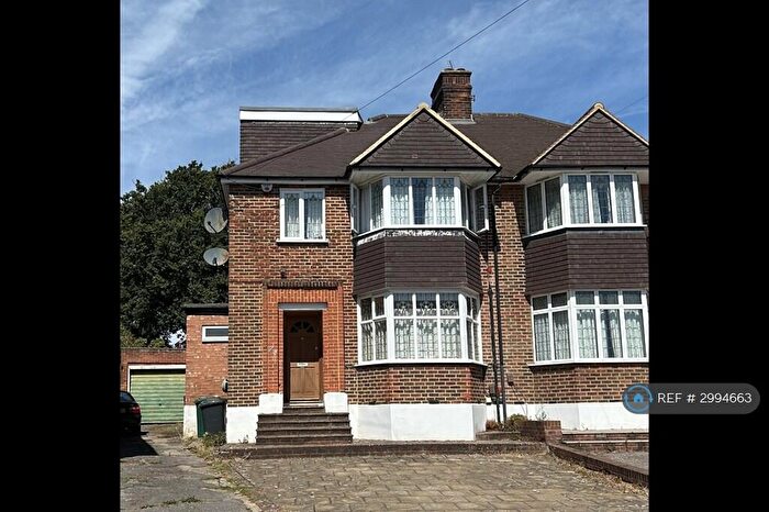 4 Bedroom Semi-Detached House To Rent In Linkside, London, N12