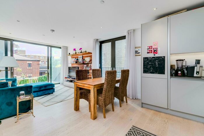 2 Bedroom Flat To Rent In Cobalt Place, London, SW11