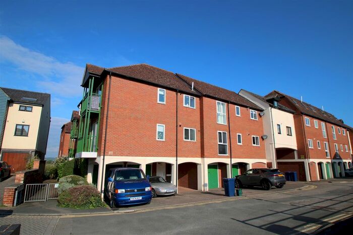 2 Bedroom Property To Rent In Priors Court, Back Of Avon, Tewkesbury, GL20