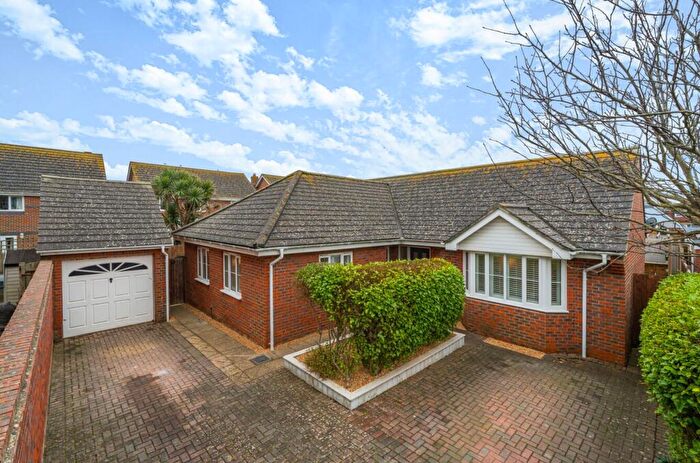 4 Bedroom Bungalow For Sale In Mere Close, Bracklesham Bay, PO20