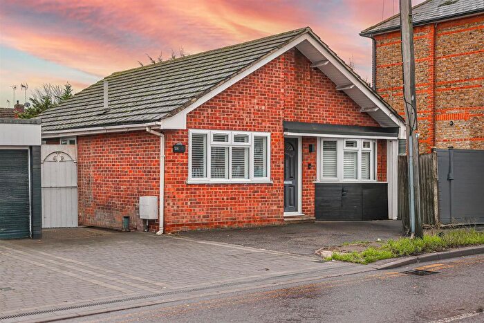 2 Bedroom Detached Bungalow For Sale In Spa Road, Hockley, SS5