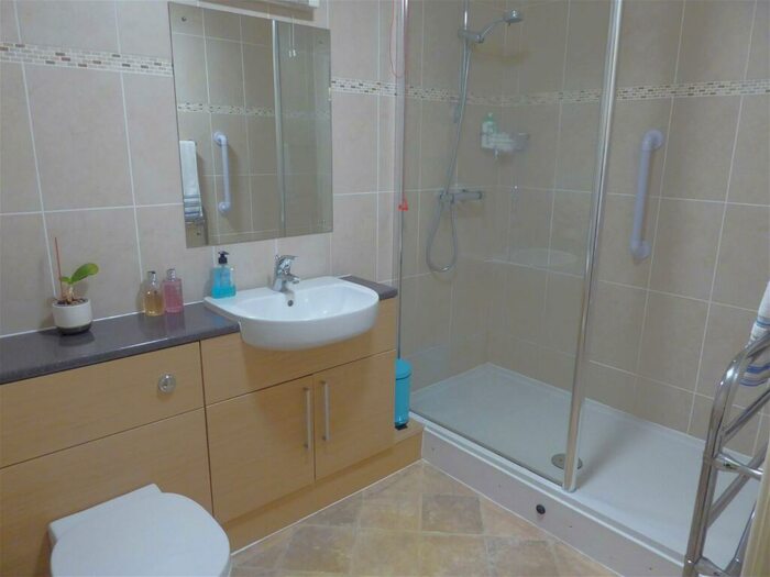 2 Bedroom Flat For Sale In Spencer Court, Banbury, OX16