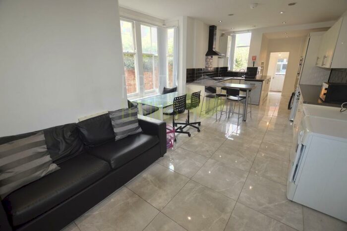 8 Bedroom Semi-Detached House To Rent In Ashleigh Road, West End, LE3