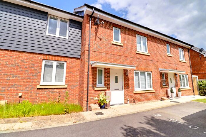 3 Bedroom Terraced House For Sale In St Peters Close, Waterlooville, PO7