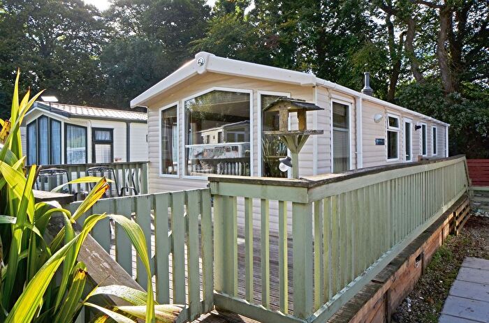2 Bedroom Mobile/park Home For Sale In Riverbank, Trekenning Tourist Park, TR8
